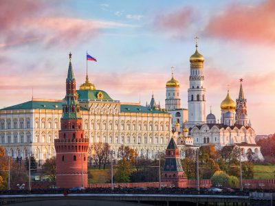 Kremlin welcomes the dawn under the pink clouds