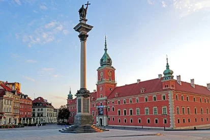 schlossplatz-warschau-1