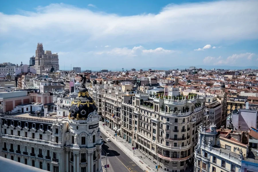 اكتشف قلب أوروبا (إسبانيا – سويسرا – فرنسا )