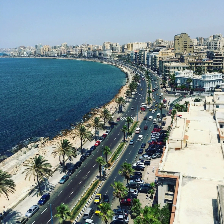 اليوم السادس