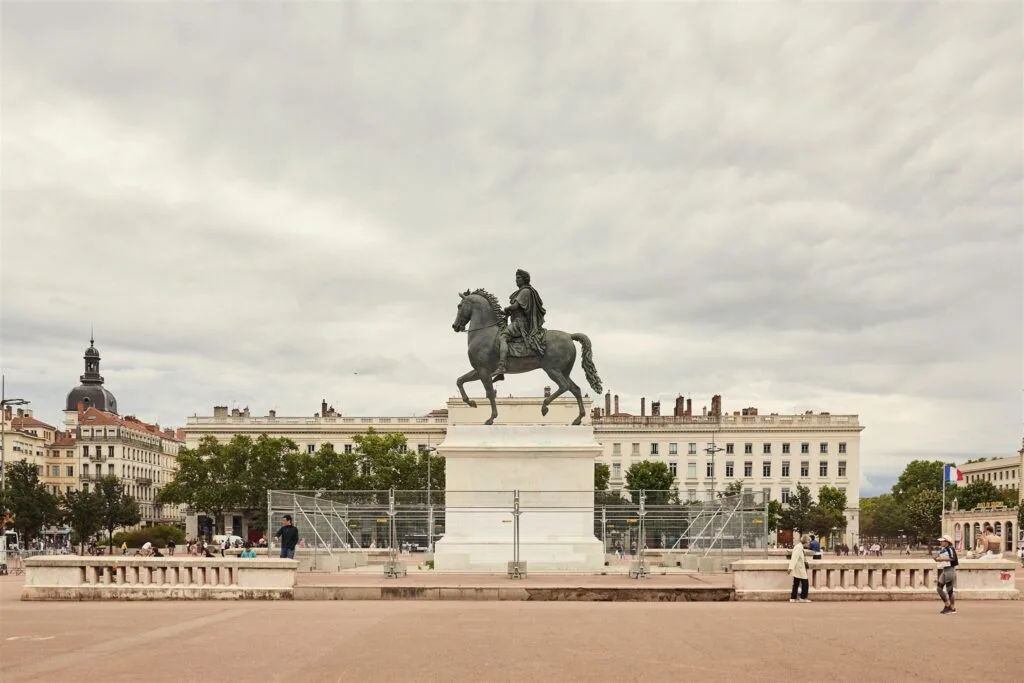 اليوم الخامس : ليون - جنيف - زيورخ